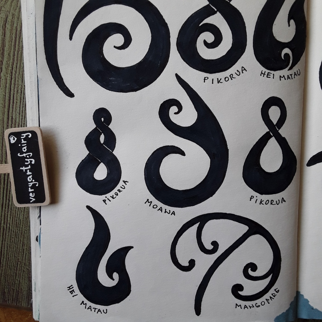 The basic shapes are koru (spiral, inspired by fern), pikorua (twist, there are many variations that represent the unity of two people) and of course, hei matau (fish hook that is supposed to bring luck because this tool was once very important for the traditional fisherman)