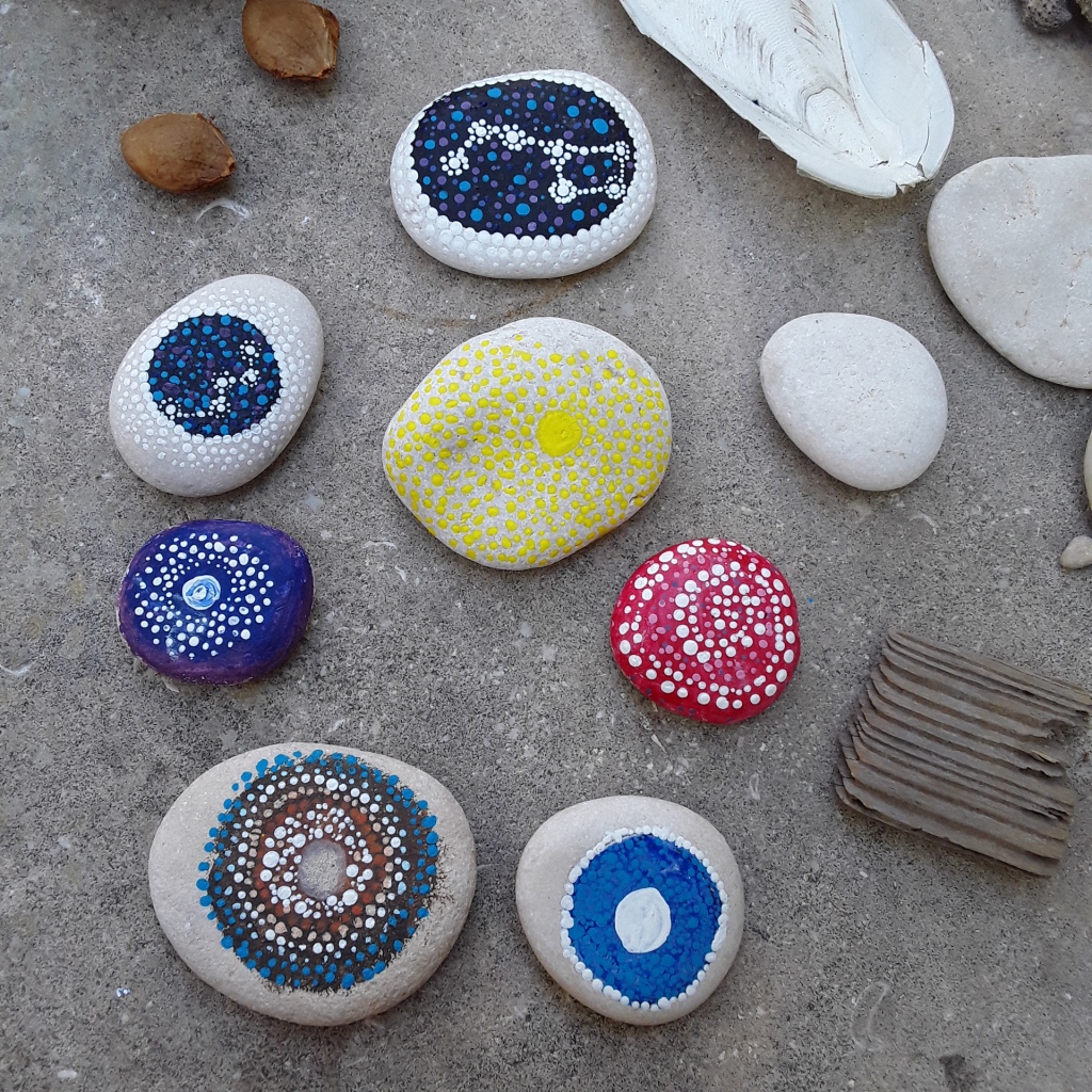 Mandalas on stones... There's a post coming up soon about that - but first more about travel journaling.
