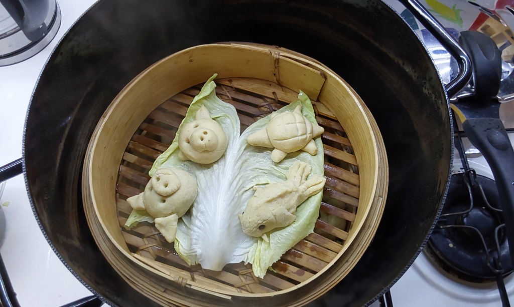 At the beginning of filling the steamer:)
We got a large pot that our giant bamboo steamer fits in and we love to use it:) Veggies get that sweet bamboo flavour, steamed buns get that nice texture and jiaozi are easy to cook (we love filled food - there's just something about it:).
