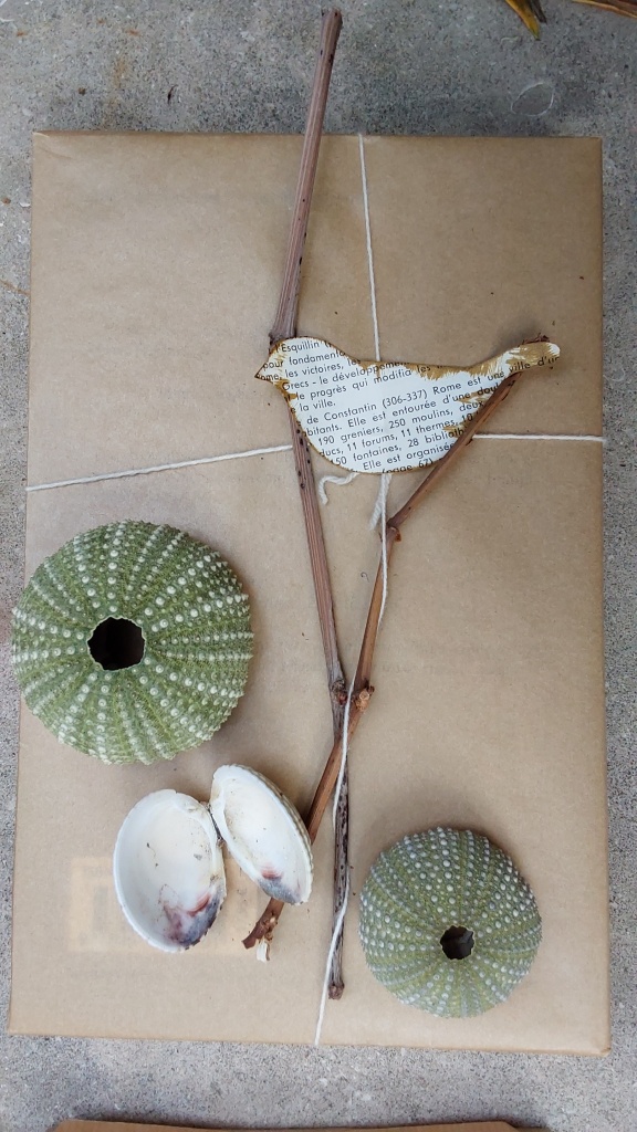 This bird was cut from a bookpage and the rest are seaside gatherings. The string was unraveled from the top of a flour bag - look around for the little treasures in your surrounding - there are so many!